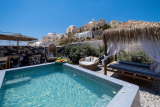 Rock Villas – Εμπορειό, Σαντορίνη ✦ 3 Ημέρες (2 Διανυκτερεύσεις) ✦ έως 11 άτομα ✦ 1 ✦ έως 09/08/2027 ✦ Δωρεάν Καλάθι Καλωσορίσματος!
