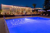 4* Apollo Resort Art Hotel – Κυπαρισσία, Μεσσηνία ✦ 2 Ημέρες (1 Διανυκτέρευση) ✦ 2 άτομα + 2 παιδιά 1 έως 11 ετών και 1 έως 2 ετών ✦ 18 ✦ έως 31/10/2026 ✦ Κοντά σε παραλία!