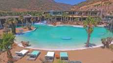 5* Calilo – Παραλία Παπάς, Ίος ✦ 4 Ημέρες (3 Διανυκτερεύσεις) ✦ 2 άτομα + 1 παιδί έως 5 ετών ✦ 2 ✦ 01/06/2026 έως 30/09/2026 ✦ Μπροστά στην Παραλία!