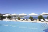 Artina Nuovo – Μαραθόπολη, Μεσσηνία ✦ 2 Ημέρες (1 Διανυκτέρευση) ✦ 2 άτομα + 1 παιδί έως και 5 ετών ✦ 18 ✦ 07/03/2026 έως 09/11/2026 ✦ Υπέροχη Τοποθεσία!