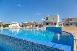 Sun and Moon Villas – Πυργάκι, Νάξος ✦ -25% ✦ 2 Ημέρες (1 Διανυκτέρευση) ✦ 2 άτομα + 1 παιδί έως 4 ετών ✦ 18 ✦ 26/06/2026 έως 12/09/2026 ✦ Επιλέξτε 4 διανυκτερεύσεις και πληρώστε μόνο τις 3!
