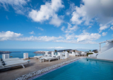 Above Blue Suites – Ημεροβίγλι, Σαντορίνη ✦ 2 Ημέρες (1 Διανυκτέρευση) ✦ 2 άτομα ✦ 2 ✦ έως 01/12/2026 ✦ Μοναδική θέα!