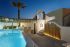 Opera Mansion Villa – Φηρά, Σαντορίνη ✦ 2 Ημέρες (1 Διανυκτέρευση) ✦ 2 άτομα ✦ 18 ✦ έως 01/11/2026 ✦ Χτισμένο στην παλιά Όπερα της Σαντορίνης!