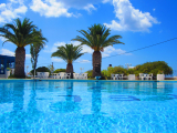Alkyon Hotel – Μέγας Γιαλός, Σύρος ✦ 3 Ημέρες (2 Διανυκτερεύσεις) ✦ 2 άτομα + 1 παιδί έως 2 ετών ✦ 2 ✦ έως 25/10/2026 ✦ Θαυμάσια Τοποθεσία!