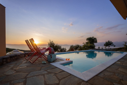 Searocks Exclusive Village – Κιτριές, Μεσσηνία ✦ 3 Ημέρες (2 Διανυκτερεύσεις) ✦ 4 άτομα + 1 παιδί έως 2 ετών ✦ 18 ✦ 09/10/2026 έως 06/10/2027 ✦ Μοναδική θέα!