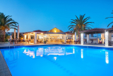 Iris Hotel – Κασσάνδρα, Χαλκιδική ✦ -40% ✦ 2 Ημέρες (1 Διανυκτέρευση) ✦ 2 άτομα + 1 παιδί έως 1 έτους ✦ 8 ✦ έως 06/10/2026 ✦ ΔΩΡΟ η Ημιδιατροφή!Επιλέξτε 3 διανυκτερεύσεις και πληρώστε μόνο τις 2!