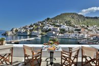 Douskos Port House – Ύδρα ✦ 2 Ημέρες (1 Διανυκτέρευση) ✦ 2 άτομα ✦ 2 ✦ έως 25/10/2026 ✦ Κοντά στο λιμάνι της Ύδρας!