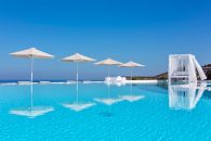 Amber Light Villas – Ημεροβίγλι, Σαντορίνη ✦ 2 Ημέρες (1 Διανυκτέρευση) ✦ 2 άτομα + 1 παιδί έως 1 έτους ✦ 2 ✦ έως 26/10/2026 ✦ Με εκπληκτική θέα στο Αιγαίο Πέλαγος!