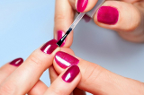 MONO ME 5€ ολοκληρωμένο απλό ή ημιμόνιμο manicure με nail glitter και στρας, από το “Άλκηστη Nail Perfection”, πλησίον μετρό Νέου Κόσμου.