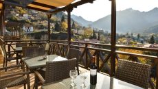 Μικρή Αρχόντισσα – Άνω Βλασία, Καλάβρυτα ✦ -30% ✦ 3 Ημέρες (2 Διανυκτερεύσεις) ✦ 2 άτομα + 1 παιδί έως 5 ετών ✦ 2 ✦ 01/06/2026 έως 30/09/2026 ✦ Επιπλέον 1 Διανυκτέρευση ΔΩΡΟ και ΕΠΙΠΛΕΟΝ έως 15% €πιστροφή Eurobank!