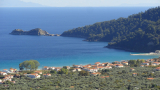Blue Bay Beach Hotel – Κοίνυρα, Θάσος ✦ 2 Ημέρες (1 Διανυκτέρευση) ✦ 2 άτομα + 2 παιδιά έως 2 ετών ✦ 18 ✦ έως 31/12/2026 ✦ Κοντά σε παραλία!