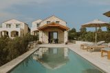 Nama Seaside Villas – Κανάλι, Πρέβεζα ✦ -15% ✦ 4 Ημέρες (3 Διανυκτερεύσεις) ✦ 2 άτομα + 2 παιδιά έως 11 ετών ✦ 1 ✦ έως 30/09/2026 ✦ Επιλέξτε 6 διανυκτερεύσεις και πληρώστε μόνο τις 5!