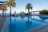 4* Belussi Beach Hotel & Suites – Δροσιά, Ζάκυνθος ✦ 2 Ημέρες (1 Διανυκτέρευση) ✦ 2 άτομα + 1 παιδί έως 1 έτους ✦ 20 ✦ έως 10/10/2026 ✦ Ιδιωτική παραλία!