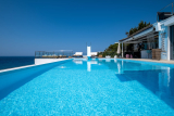 Icarus Luxury Beachfront Villa – Γιαλισκάρι, Ικαρία ✦ 5 Ημέρες (4 Διανυκτερεύσεις) ✦ 17 άτομα ✦ 1 ✦ έως 23/10/2026 ✦ Μπροστά στη Θάλασσα!
