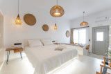 Adama’s Suites – Χώρα, Νάξος ✦ 4 Ημέρες (3 Διανυκτερεύσεις) ✦ 2 άτομα + 1 παιδί έως και 1 έτους ✦ 1 ✦ 01/04/2027 έως 31/10/2027 ✦ Στη Χώρα της Νάξου!