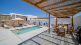 Petradia Villas – Νάξος ✦ 2 Ημέρες (1 Διανυκτέρευση) ✦ έως 6 άτομα ✦ 1 ✦ έως 08/11/2026 ✦ Κοντά στο αεροδρόμιο!