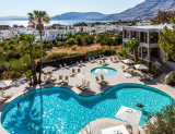 4* White Olive Premium – Λίνδος, Ρόδος ✦ 4 Ημέρες (3 Διανυκτερεύσεις) ✦ 2 άτομα + 1 παιδί έως 1 έτους ✦ 12 ✦ έως 31/10/2026 ✦ Κοντά στην Παραλία!