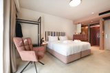 Pavo apArt Hotel – Ηράκλειο, Κρήτη ✦ 2 Ημέρες (1 Διανυκτέρευση) ✦ 2 άτομα+ 1 παιδί έως 2 ετών ✦ 1 ✦ έως 01/01/2027 ✦ Κοντά σε Αρχαιολογικούς Χώρους!