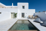 Sersi Paros Villas & Suites – Γλυσίδια, Πάρος ✦ 2 Ημέρες (1 Διανυκτέρευση) ✦ 2 άτομα + 1 παιδί έως και 11 ετών ✦ 1 ✦ έως 15/10/2026 ✦ Με θέα την Αντίπαρο!