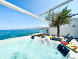 Skipper Beachfront Suites – Χερσόνησος, Κρήτη ✦ 2 Ημέρες (1 Διανυκτέρευση) ✦ 2 άτομα + 1 παιδί έως 1 έτους ✦ 18 ✦ έως 31/12/2026 ✦ Κοντά στην παραλία!