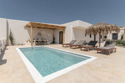 Golden Sand Villas – Βίβλος, Νάξος ✦ 2 Ημέρες (1 Διανυκτέρευση) ✦ 5 άτομα ✦ 1 ✦ 01/06/2026 έως 30/09/2026 ✦ Υπέροχη τοποθεσία!