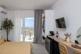 Olive Vista Suites – Καστράκι, Νάξος ✦ 2 Ημέρες (1 Διανυκτέρευση) ✦ 2 άτομα + 2 παιδιά έως 3 ετών ✦ 2 ✦ έως 20/10/2026 ✦ Με θέα τη θάλασσα!