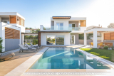 Summer Pearls – Πολύχρονο, Χαλκιδική ✦ 4 Ημέρες (3 Διανυκτερεύσεις) ✦ 4 άτομα ✦ 1 ✦ έως 18/10/2026 ✦ 30 μέτρα από τη θάλασσα!