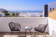 Elia Pyrgos- Πύργος, Σαντορίνη ✦ -15% ✦ 2 Ημέρες (1 Διανυκτέρευση) ✦ 2 άτομα + 1 παιδί έως 2 ετών ✦ 1 ✦ έως 01/10/2026 ✦ Υπέροχη Τοποθεσία!