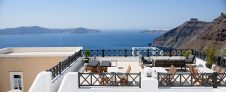 Firalia – Φηρά, Σαντορίνη ✦ 2 Ημέρες (1 Διανυκτέρευση) ✦ 2 άτομα + 1 παιδί έως 2 ετών ✦ 18 ✦ έως 16/11/2026 ✦ Υπέροχη Θέα!