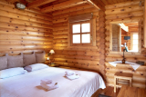 Hyades Mountain Resort – Τρίκαλα Κορινθίας ✦ 3 Ημέρες (2 Διανυκτερεύσεις) ✦ 2 άτομα + 1 παιδί έως 1 έτους ✦ 2 ✦ έως 20/12/2026 ✦ Μοναδική θέα!