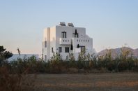 Esperos Premium Suites – Αγία Άννα, Νάξος ✦ 3 Ημέρες (2 Διανυκτερεύσεις) ✦ 2 άτομα + 1 παιδί έως 3 ετών ✦ 18 ✦ 01/04/2026 έως 30/10/2026 ✦ Κοντά στην παραλία!