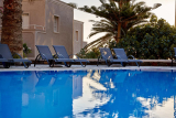 Terra Blue Santorini – Καμάρι, Σαντορίνη ✦ 2 Ημέρες (1 Διανυκτέρευση) ✦ 2 άτομα ✦ 2 ✦ έως 20/10/2026 ✦ Υπέροχη Τοποθεσία!