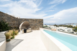 Aura Suites Paros – Νάουσα, Πάρος ✦ 3 Ημέρες (2 Διανυκτερεύσεις) ✦ 2 άτομα ✦ 2 ✦ 10/05/2026 έως 01/11/2026 ✦ Στο κέντρο της Νάουσας!
