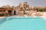 North Wind Luxury Suites – Οία, Σαντορίνη ✦ 2 Ημέρες (1 Διανυκτέρευση) ✦ 2 άτομα ✦ 18 ✦ έως 14/11/2026 ✦ Υπέροχη Τοποθεσία!