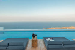 Oyster Luxury Suites – Ημεροβίγλι, Σαντορίνη ✦ 2 Ημέρες (1 Διανυκτέρευση) ✦ 2 άτομα ✦ 2 ✦ 01/05/2026 έως 31/10/2026 ✦ Μαγευτική Τοποθεσία!