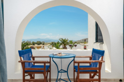 Hotel Three Lakes – Άγιος Προκόπιος, Νάξος ✦ 6 Ημέρες (5 Διανυκτερεύσεις) ✦ 2 άτομα + 1 παιδί έως και 1 έτους ✦ 2 ✦ έως 27/10/2026 ✦ Κοντά στην παραλία!