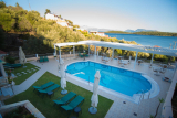 Oasis Hotel Lefkada – Περιγιάλι, Λευκάδα ✦ 2 Ημέρες (1 Διανυκτέρευση) ✦ 2 άτομα + 1 παιδί έως 2 ετών ✦ 2 ✦ έως 31/10/2026 ✦ 100m από τη θάλασσα!