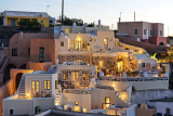 Heliophos Boutique Caves – Φοινικιά, Σαντορίνη ✦ 2 Ημέρες (1 Διανυκτέρευση) ✦ 2 άτομα + 1 παιδί έως και 2 ετών ✦ 1 ✦ έως 31/10/2026 ✦ Υπέροχη Τοποθεσία!