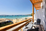Kiano Suites – Αλυκή, Πάρος ✦ 2 Ημέρες (1 Διανυκτέρευση) ✦ 2 άτομα + 1 παιδί έως 1 έτους ✦ 2 ✦ έως 21/10/2026 ✦ Μπροστά στην παραλία!