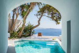 Pina Caldera Residence – Οία, Σαντορίνη ✦ 3 Ημέρες (2 Διανυκτερεύσεις) ✦ 2 άτομα ✦ 1 ✦ έως 16/11/2026 ✦ Μοναδική θέα στην Καλντέρα!