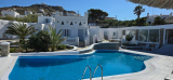 Casa Bianca Boutique Hotel – Ορνός, Μύκονος ✦ -20% ✦ 2 Ημέρες (1 Διανυκτέρευση) ✦ 2 άτομα + 1 παιδί έως 2 ετών ✦ 18 ✦ έως 12/10/2026 ✦ Επιλέξτε 5 διανυκτερεύσεις και πληρώστε μόνο τις 4!