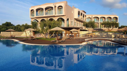 Elegance Luxury Executive Suites – Τραγάκι, Ζάκυνθος ✦ 2 Ημέρες (1 Διανυκτέρευση) ✦ 2 άτομα ✦ 20 ✦ έως 11/10/2026 ✦ Κοντά στην Παραλία!