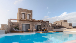 Naxos Privilege Villas – Αγία Άννα, Νάξος ✦ 3 Ημέρες (2 Διανυκτερεύσεις) ✦ 8 άτομα + 2 παιδιά έως 12 ετών ✦ 1 ✦ έως 06/10/2026 ✦ Με Ιδιωτική Πισίνα!