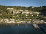 4* Aeolos Beach Resort – Πέραμα, Κέρκυρα ✦ 4 Ημέρες (3 Διανυκτερεύσεις) ✦ 2 άτομα + 1 παιδί έως 1 έτους ✦ 12 ✦ έως 31/10/2026 ✦ Καθημερινό ΠΡΟΓΡΑΜΜΑ ΨΥΧΑΓΩΓΙΑΣ με αθλητικές δραστηριότητες και βραδινά σόου!ΣΠΟΡ & ΔΡΑΣΤΗΡΙΟΤΗΤΕΣ (Πινγκ πονγκ, Τένις, Beach Volley, Μπότσια, Αερόμπικ Πισίνας, Υδατοσφαίριση, Padel tennis, κ.α)KID’S CLUB!Μπροστά στην παραλία!