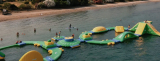 4* Brown Beach Evia Island – Ερέτρια, Εύβοια ✦ 2 Ημέρες (1 Διανυκτέρευση) ✦ 2 άτομα + 1 παιδί έως 2 ετών ✦ 25 ✦ έως 31/10/2026 ✦ Ninja Aqua Park με Νεροτσουλήθρες!Παιδική απασχόληση!Μπροστά στην παραλία!