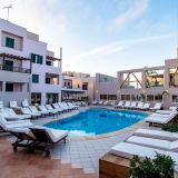 4* Elmi Suites Beach Hotel – Χερσόνησος, Κρήτη ✦ 2 Ημέρες (1 Διανυκτέρευση) ✦ 2 άτομα + 1 παιδί έως και 5 ετών ✦ 12 ✦ έως 31/10/2026 ✦ Κοντά στην Παραλία!