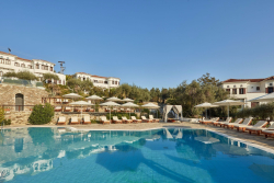 4* Leda Village Resort – Χόρτο, Πήλιο ✦ 2 Ημέρες (1 Διανυκτέρευση) ✦ 2 άτομα + 2 παιδιά έως 3 ετών ✦ 20 ✦ 09/05/2026 έως 16/10/2026 ✦ Δωρεάν ομπρέλες και ξαπλώστρες στην παραλία και στην πισίνα!