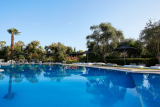 4* Mr & Mrs White Corfu – Αχαράβη, Κέρκυρα ✦ -25% ✦ 2 Ημέρες (1 Διανυκτέρευση) ✦ 2 άτομα ✦ 2 ✦ έως 16/10/2026 ✦ Επιλέξτε 4 διανυκτερεύσεις και πληρώστε μόνο τις 3!