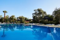 4* Mr & Mrs White Corfu – Αχαράβη, Κέρκυρα ✦ -25% ✦ 2 Ημέρες (1 Διανυκτέρευση) ✦ 2 άτομα ✦ 2 ✦ 17/05/2026 έως 16/10/2026 ✦ Επιλέξτε 4 διανυκτερεύσεις και πληρώστε μόνο τις 3!