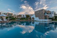 4* Naxos Palace Hotel – Στελίδα, Νάξος ✦ 2 Ημέρες (1 Διανυκτέρευση) ✦ 2 άτομα ✦ 20 ✦ 01/05/2026 έως 09/10/2026 ✦ Θαυμάσια Τοποθεσία!